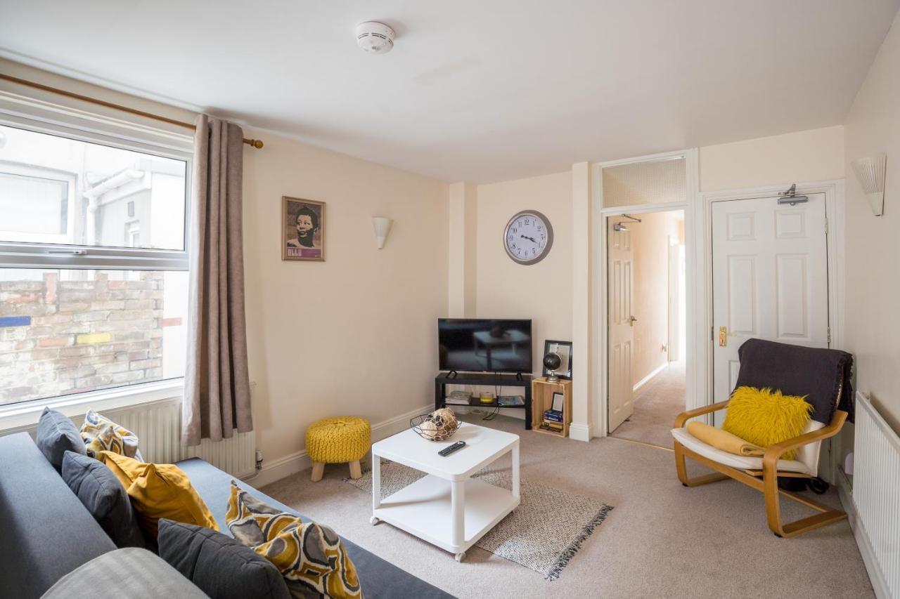 The Ella Fitzgerald - Modern 2 Bedroom Apartment, Super Close To City Centre Cardiff Eksteriør billede