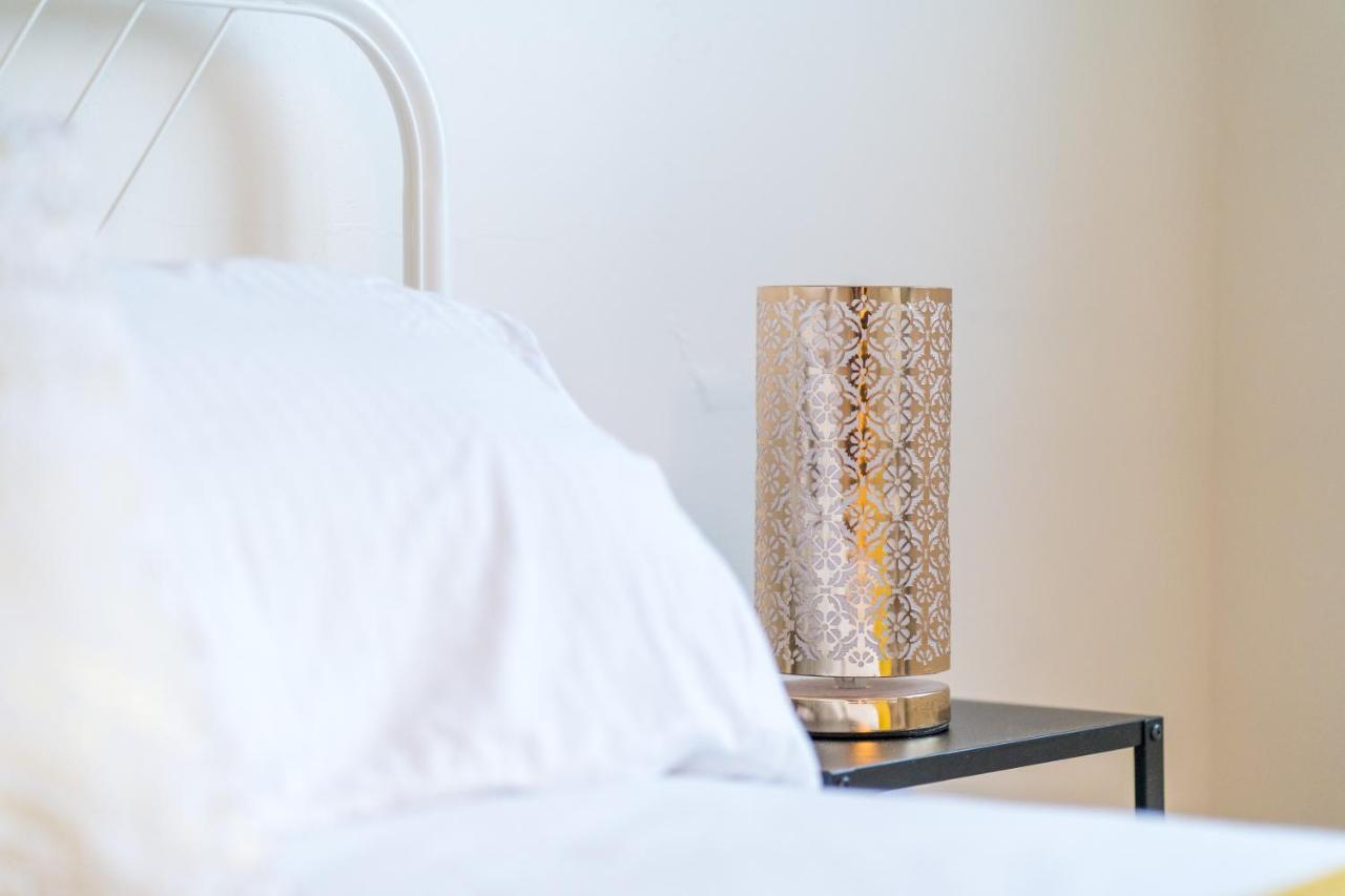 The Ella Fitzgerald - Modern 2 Bedroom Apartment, Super Close To City Centre Cardiff Eksteriør billede
