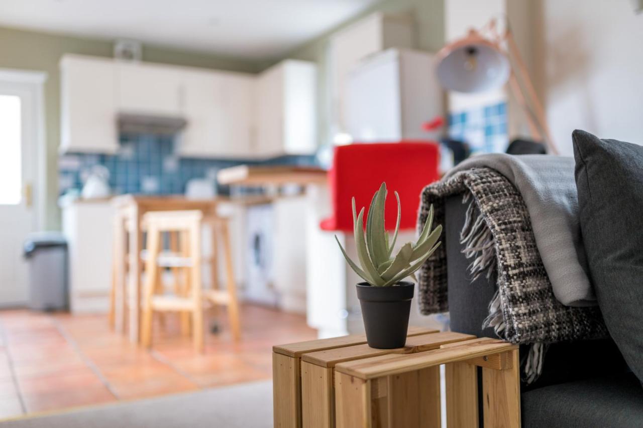 The Ella Fitzgerald - Modern 2 Bedroom Apartment, Super Close To City Centre Cardiff Eksteriør billede