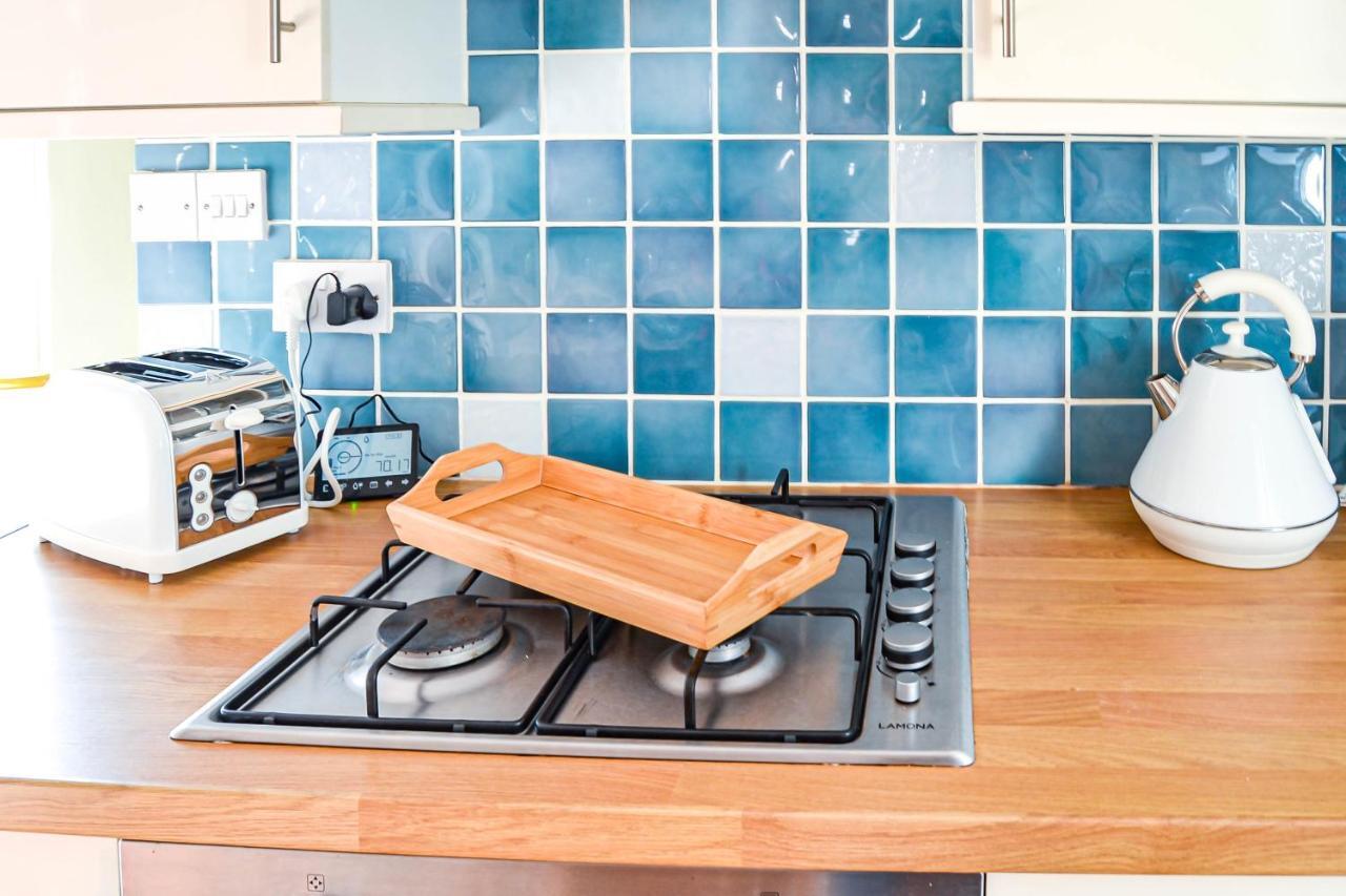 The Ella Fitzgerald - Modern 2 Bedroom Apartment, Super Close To City Centre Cardiff Eksteriør billede